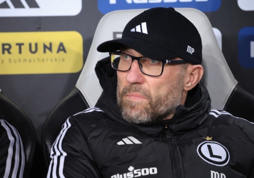 Papszun skreślił piłkarza, a ten żali się w mediach. 