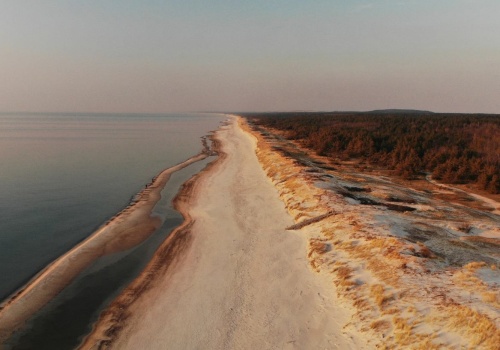 Najdłuższa plaża Europy. Nie przejdziesz jej w jeden dzień. Wszystko nad Bałtykiem