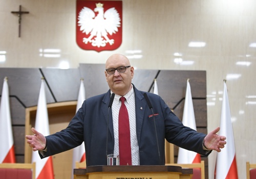 Ewa Szadkowska: Trybunalska ciuciubabka