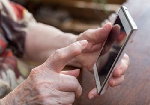 Zadzwonił o 3 w nocy. Chciał ją oszukać 