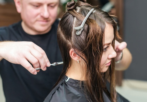 Podcinanie końcówek. Mit czy sekret szybszego wzrostu włosów? Fryzjer wyjawia, ile w tym prawdy