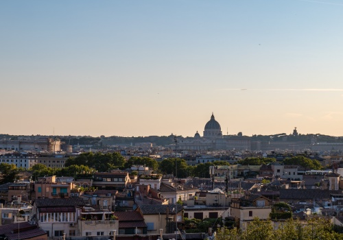 Wystawiono na sprzedaż historyczny gmach w Rzymie. Mieszkał w nim ks. Wojtyła