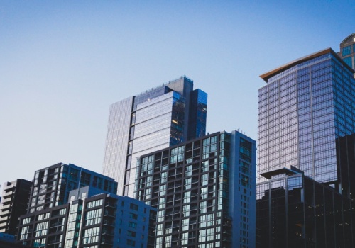 Jak inwestować 500 tys., 1 mln i 5 mln zł? Oto strategie dla różnych budżetów