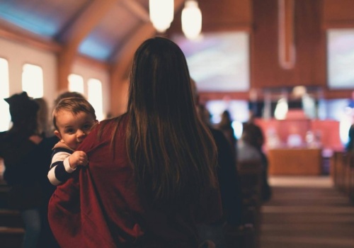 Słowa księdza w konfesjonale przeraziły matkę. Kościół nie stara się zatrzymać wiernych