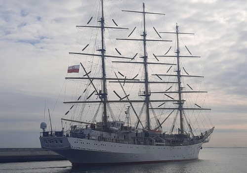 W 2027 roku następca „Daru Młodzieży” może osiągnąć gotowość do wodowania