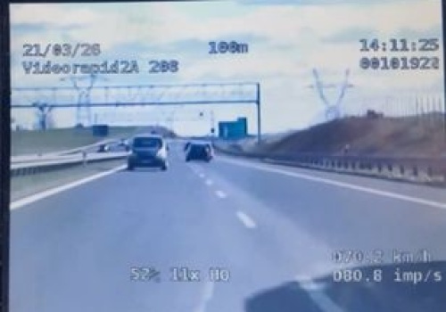 Czołowo na radiowóz. Kierowca jechał pod prąd ekspresową S3