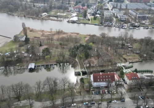 Bezludna wyspa w samym sercu Wrocławia. Nie możesz tu wejść, chyba że jesteś z policji
