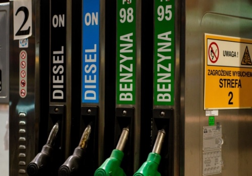 Kocioł na stacjach paliw. Niemcy tankują w Polsce, Słowacy banują Polaków