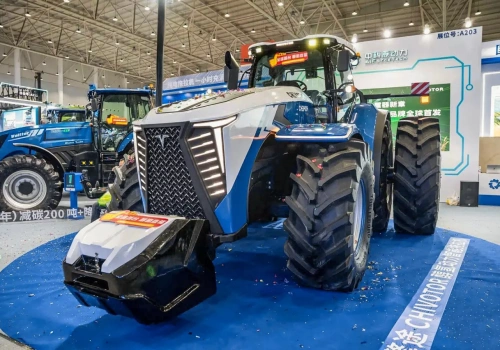 Traktor na wodór i metanol o mocy 340 KM – chiński koncept może obniżyć koszty paliwa