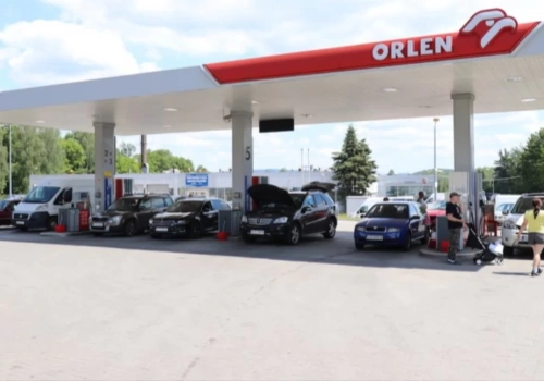 Ceny diesla biją rekordy. Polacy spokojnie tankują i płacą jak za złoto