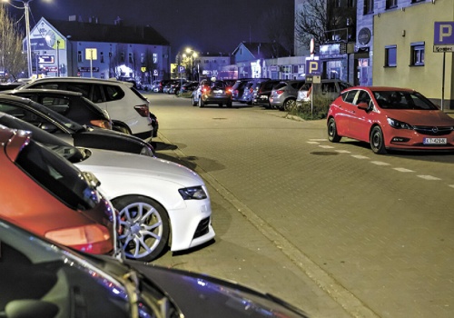 Walczą o miejsca postojowe i swój czas…