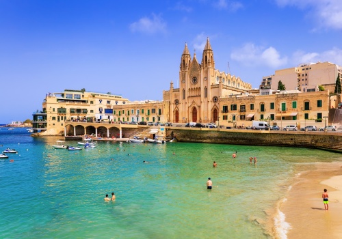 Przywitaj lato na słonecznej Malcie ☀️ Loty z Warszawy i 4* hotel z basenem za 1110 PLN 😎