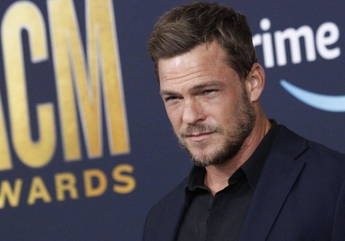 Alan Ritchson nie usłyszy zarzutów po bójce z sąsiadem. Działał w samoobronie