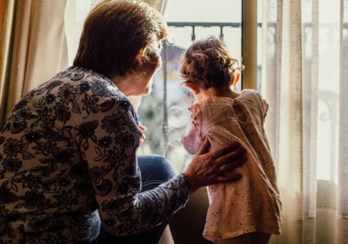 Przełom w wypłatach 800 plus. Teraz pieniądze ze świadczenia dostaną też dziadkowie