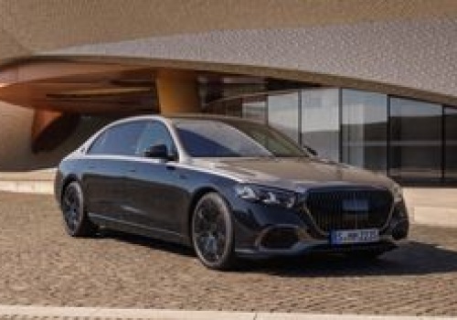 Mercedes-Maybach Klasy S także przeszedł lifting. Zachował V12, ale nie wszędzie