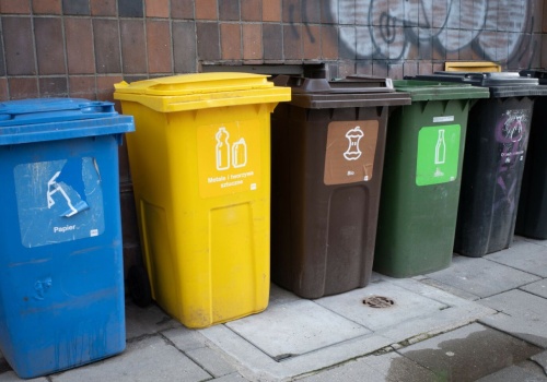 Podnoszą opłaty za śmieci, padły stawki od kwietnia. Wszystko przez system kaucyjny