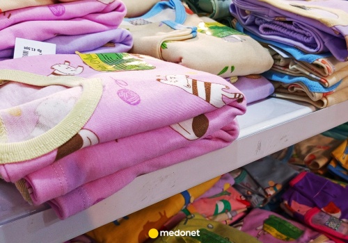 Kupujesz dziecku tanie kolorowe ubranka? Mogą zawierać toksyczną chemię