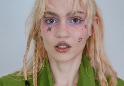 Wskaźnik recesji? Grimes pojawiła się na LinkedInie