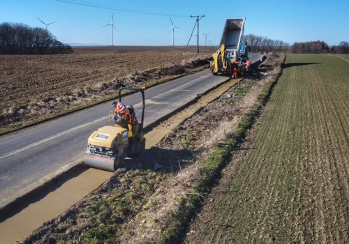 Trwają intensywne prace remontowe na drogach w powiecie nyskim