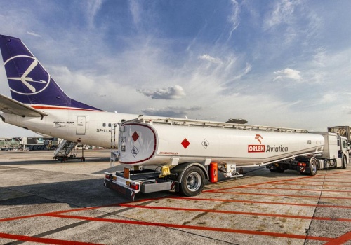 Interwencja Orlenu nie powstrzyma wzrostu cen biletów. LOT: stawki zależą od wielu czynników