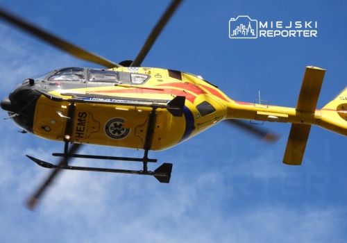 Roczne dziecko wypadło z balkonu na 2. piętrze budynku mieszkalnego. W akcji śmigłowiec LPR