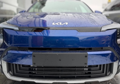 Z rabatem 15 tys. zł nowa Kia wychodzi taniej niż bazowa Dacia Duster, a ma ekrany i pełną elektrykę szyb