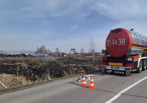 Duże pożary traw pod Częstochową. Trwa walka z ogniem