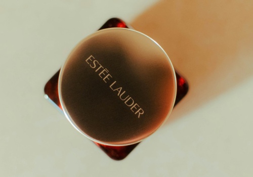 Trzęsienie ziemi w branży kosmetycznej. Estée Lauder i Puig negocjują fuzję wartą miliardy