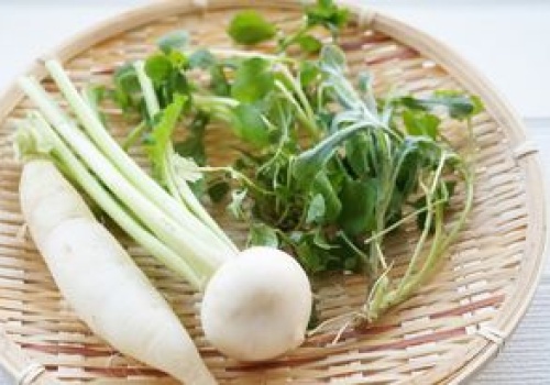 Przechodzimy obok obojętnie, myśląc, że to zwykły chwast. Smakuje obłędnie i jest bardzo zdrowa