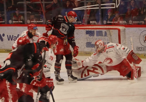 Stalownicy o krok od awansu do półfinału! Cztery gole i dobra gra przed kompletem publiczności