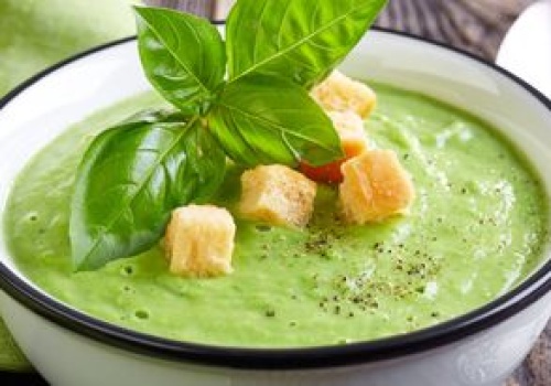 Krem z wiosennego warzywa. Pięknie wygląda, a jeszcze lepiej smakuje