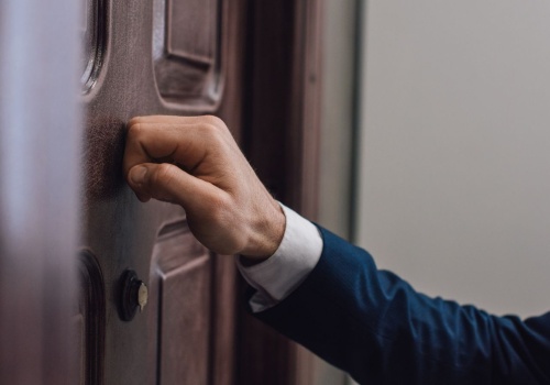 Kontrolerzy ruszyli w teren, pukają do drzwi Polaków. Sprawdzają, czy dopełniłeś obowiązku