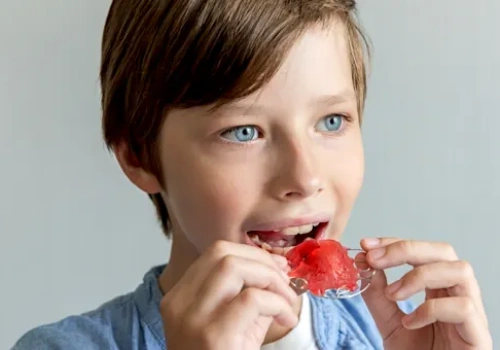 Aparat ortodontyczny ruchomy dla dzieci: kiedy i jak stosować?