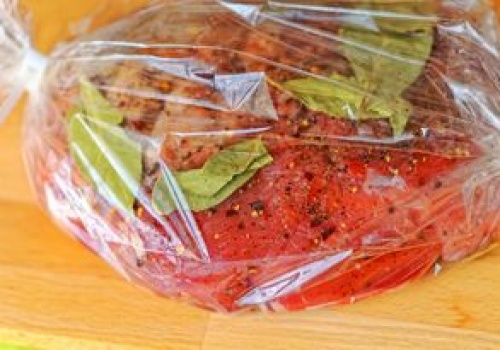 Marynuję w niej szynkę. Jest idealna na Wielkanoc