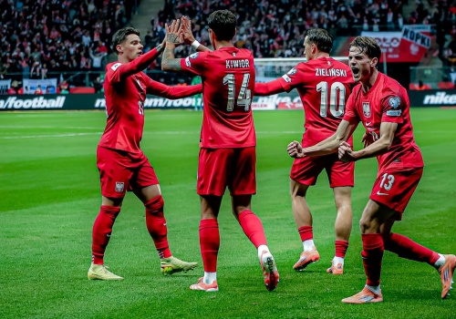 Sześć wolnych miejsc na mundialu. O awans grają nie tylko w Europie