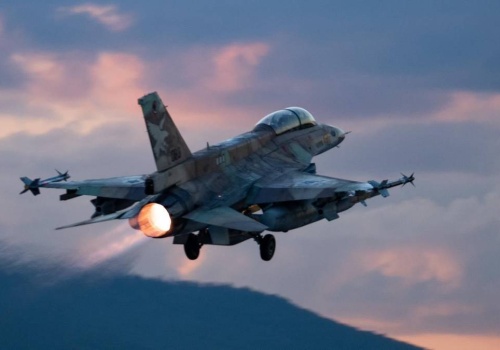 Izrael uderzył w Iran. Hezbollah odpowiada, alarmy w całym regionie