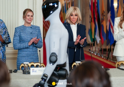 To nie Marta Nawrocka była gwiazdą spotkania z Melanią Trump. Brigitte Macron wolała jego