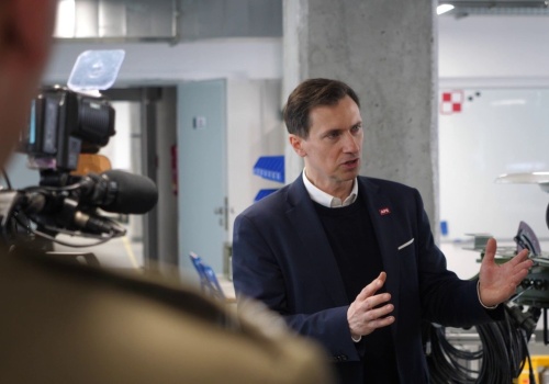 Firma z Gdyni tworzy mózg systemu antydronowego San. Byliśmy w APS