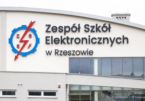 Koniec lekcji o 19:00. Rzeszowski „Elektronik” otworzył nowoczesne skrzydło