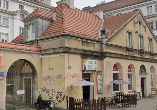 Kamienica przy ul. Targowej wzniesiona dla Ministerstwa Kolei Żelaznych przejdzie w końcu remont. Miała przypominać pałac o trzech skrzydłach