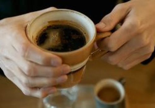 Lepiej z niej zrezygnuj. Ta kawa szkodzi bardziej niż myślisz