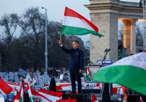 Dziennikarz „Rzeczpospolitej” zobaczył, jak Péter Magyar walczy o głosy