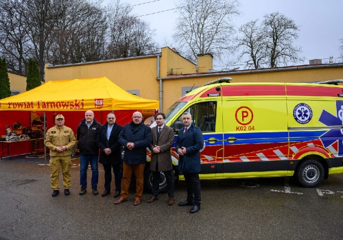 Nowa karetka i doposażenie powiatowych magazynów