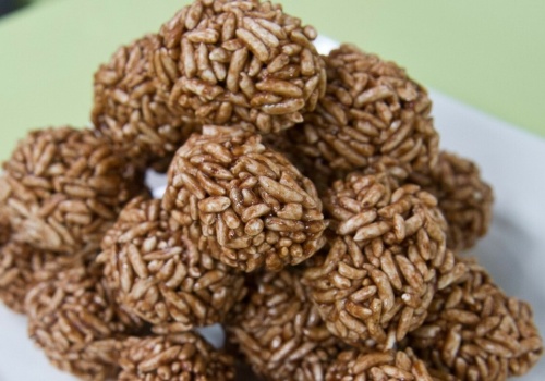 Ryżowe kulki z 3 składników znikają w sekundę. Przepis rodem z PRL-u