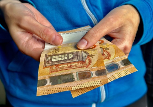 Rząd przedłuży wypłatę Fuel Allowance przez wojnę w Iranie