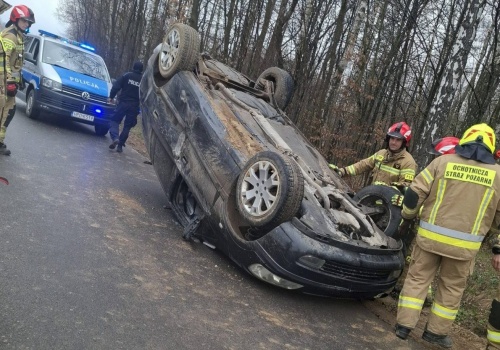 Dachowanie w Karpiówce. Przekonał się, że jazda po pijanemu nie jest dobrym pomysłem