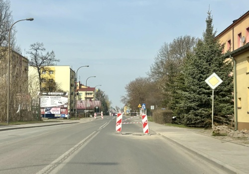 Trwa naprawa zapadniętych studzienek w Ostrowcu