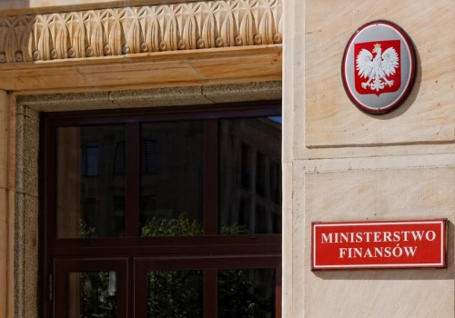 Obniżka VAT i akcyzy na paliwo. Kierowcy będą zadowoleni, ale firmy czeka zimny prysznic