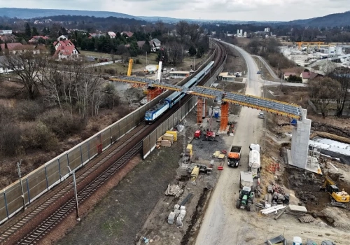 Znikają ostatnie przejazdy kolejowe na linii Katowice-Kraków. Pociągi szybciej nie pojadą, ale będzie bezpieczniej