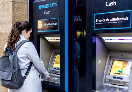 Ponad 450 tys. kont zamkniętych w rok – nadchodzi duża reforma bankowa